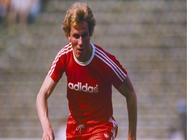 Tiền đạo Bayern Munich/Karl-Heinz Rummenigge  